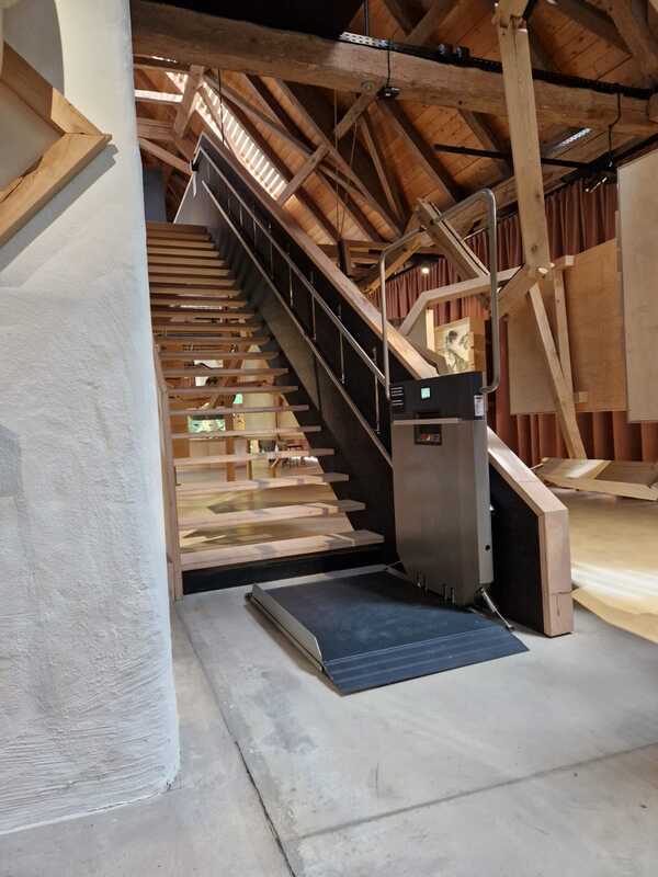 Home 19 platforma schodowa